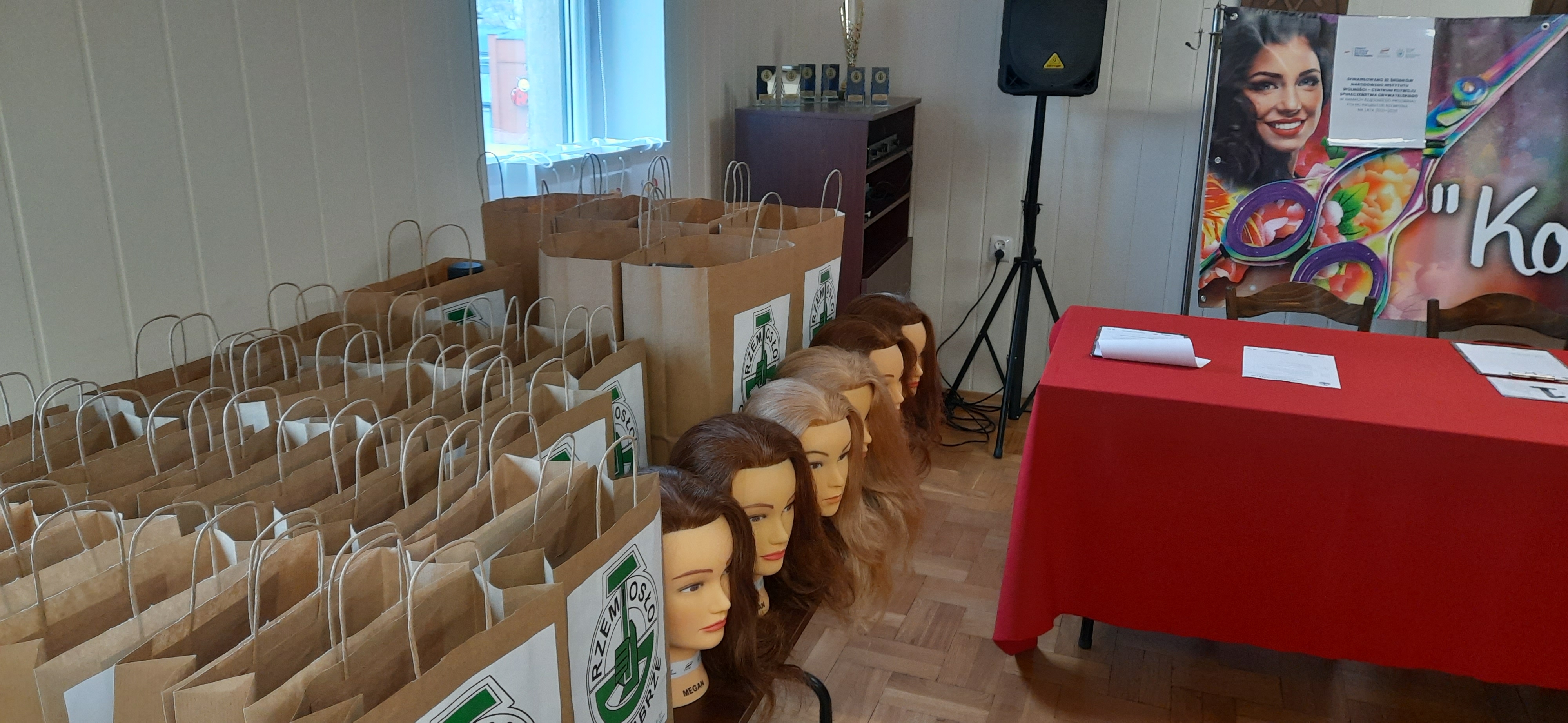 Konkurs Kolorowe Nożyczki w ramach Polskiego Inkubatora Rzemiosła