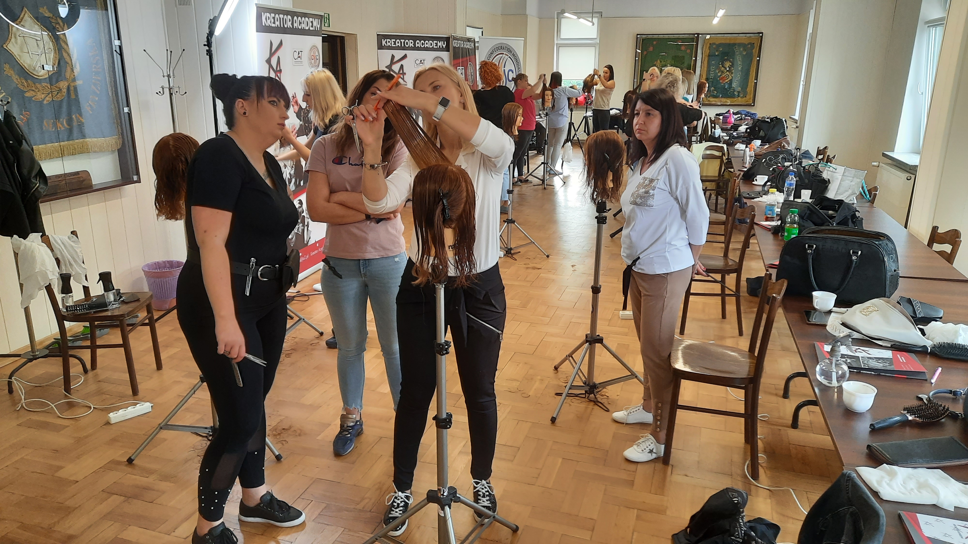 Szkolenie ze strzyżenia damskiego w ramach KFS